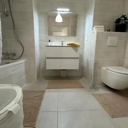 Fabron Hills By Avecoeur דירה *